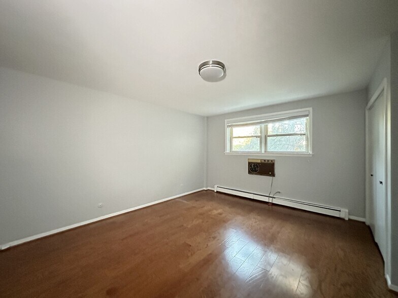 Building Photo - 8644 Skokie Blvd