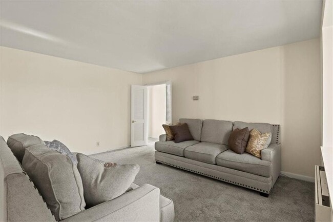 Building Photo - 2501 East Ave