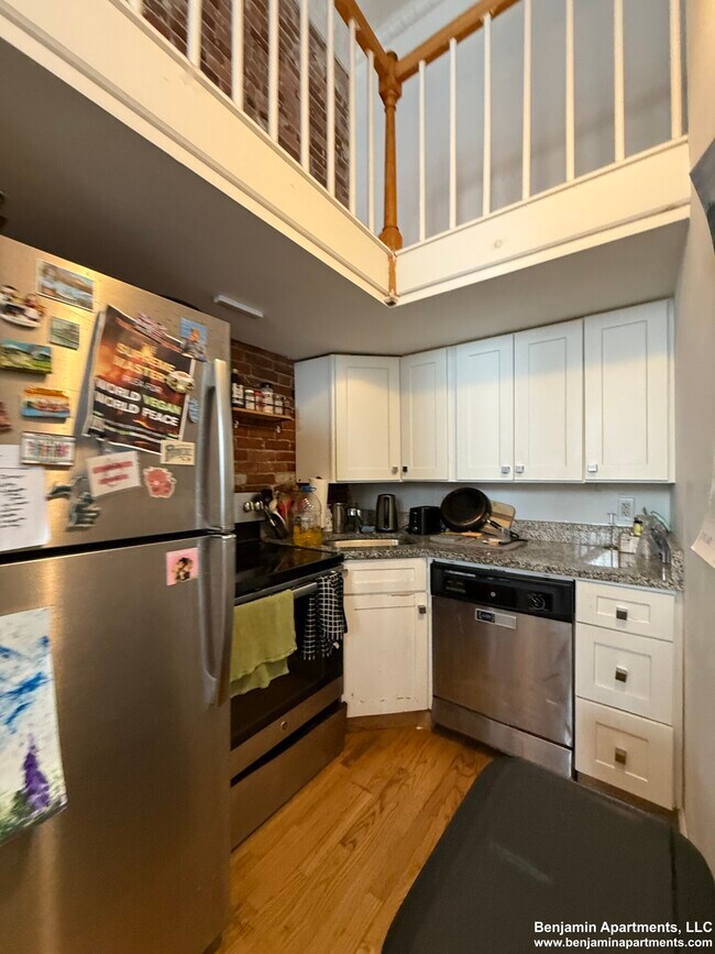 Building Photo - 168 Northampton St