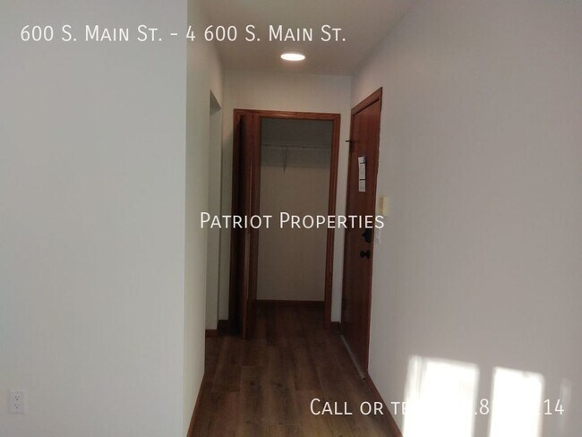 Building Photo - 2 bedroom/ 1 bath apartment in Deerfield, WI