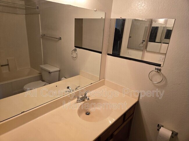 Building Photo - 1831 W Mulberry Dr