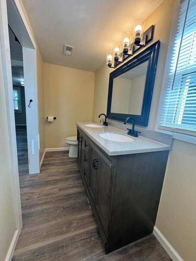 Building Photo - 501 Webb Ridge Rd