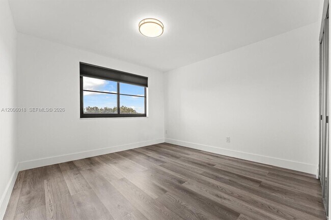 Building Photo - 16171 Blatt Blvd