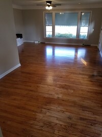 Building Photo - Newly Remodeled 3 bedroom !