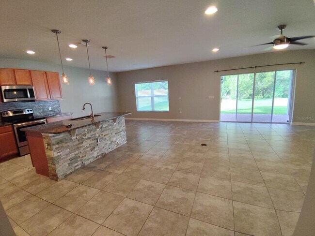 Building Photo - 2213 Waukegan Dr