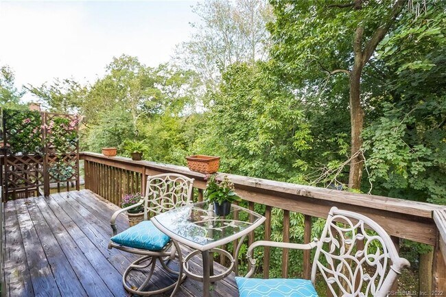 Building Photo - 197 Bridge St