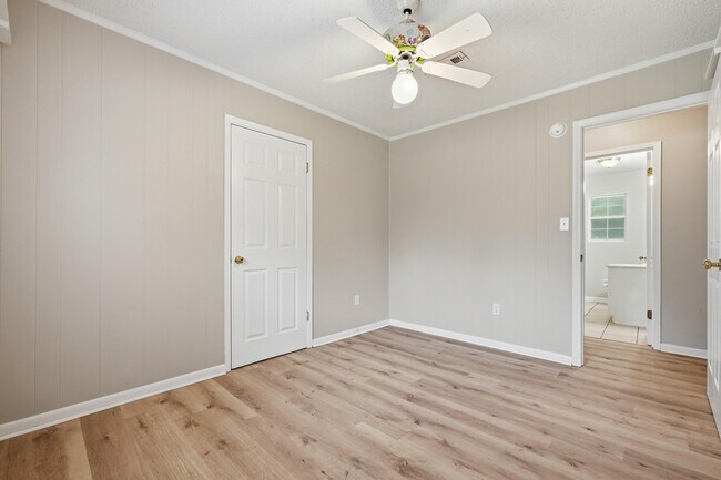 Building Photo - 106 Andrews Ave