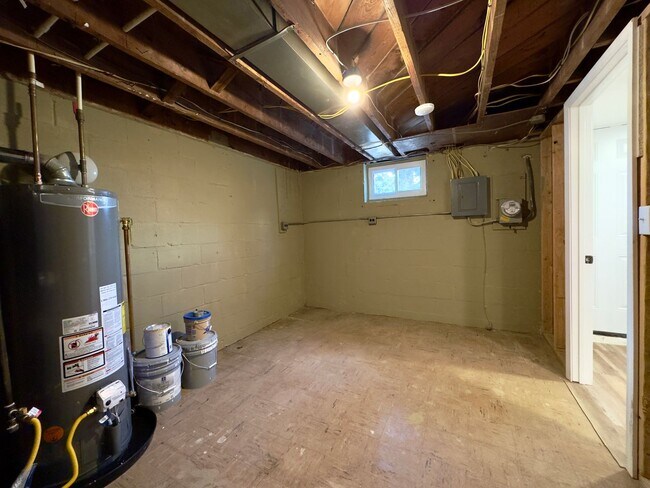 Building Photo - Spacious 3Bed/2Bath Townhome with Modern Amenities and Outdoor Space in Woodlawn MD