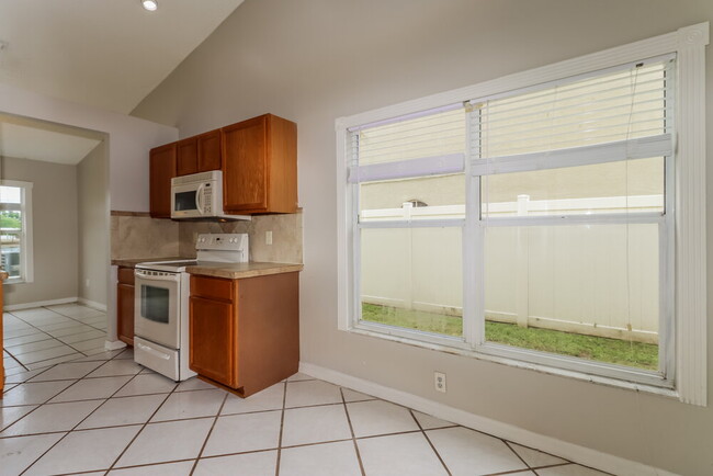 Building Photo - 9329 Crandon Ln
