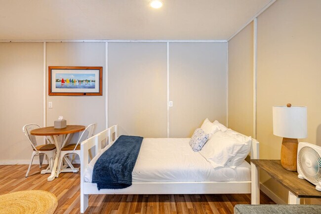 Building Photo - 814 Helen Blvd