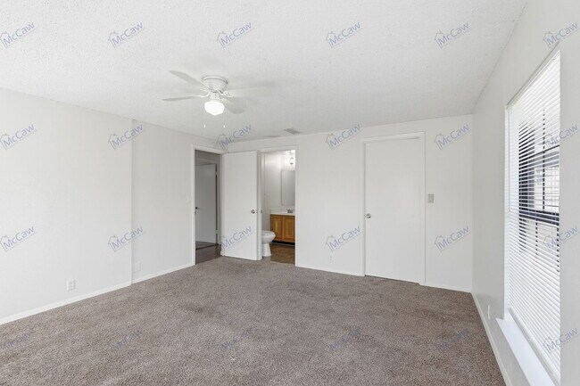 Building Photo - 14614 Seminole Dr