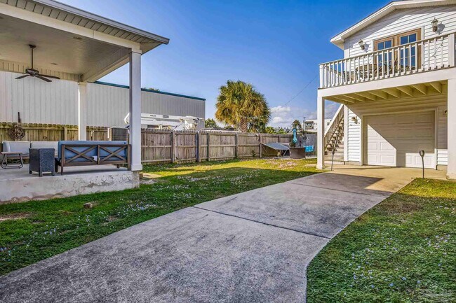 Building Photo - 606 W Intendencia St