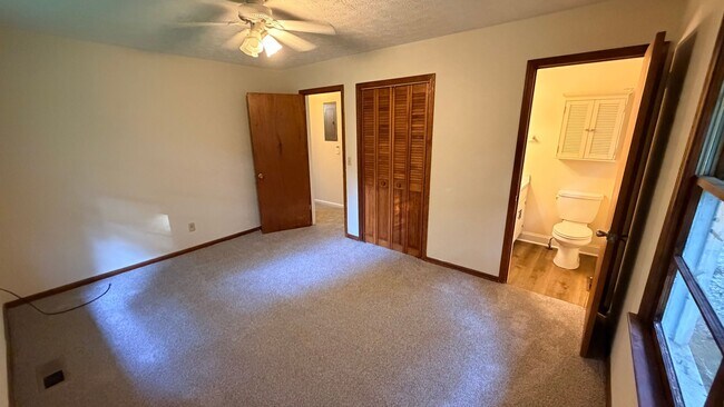 Building Photo - Antioch House - 2 bedrooms , 1.5 bathroom