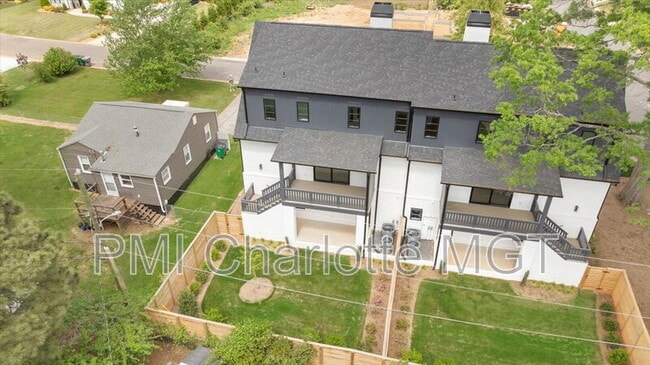 Building Photo - 428 Dover Ave