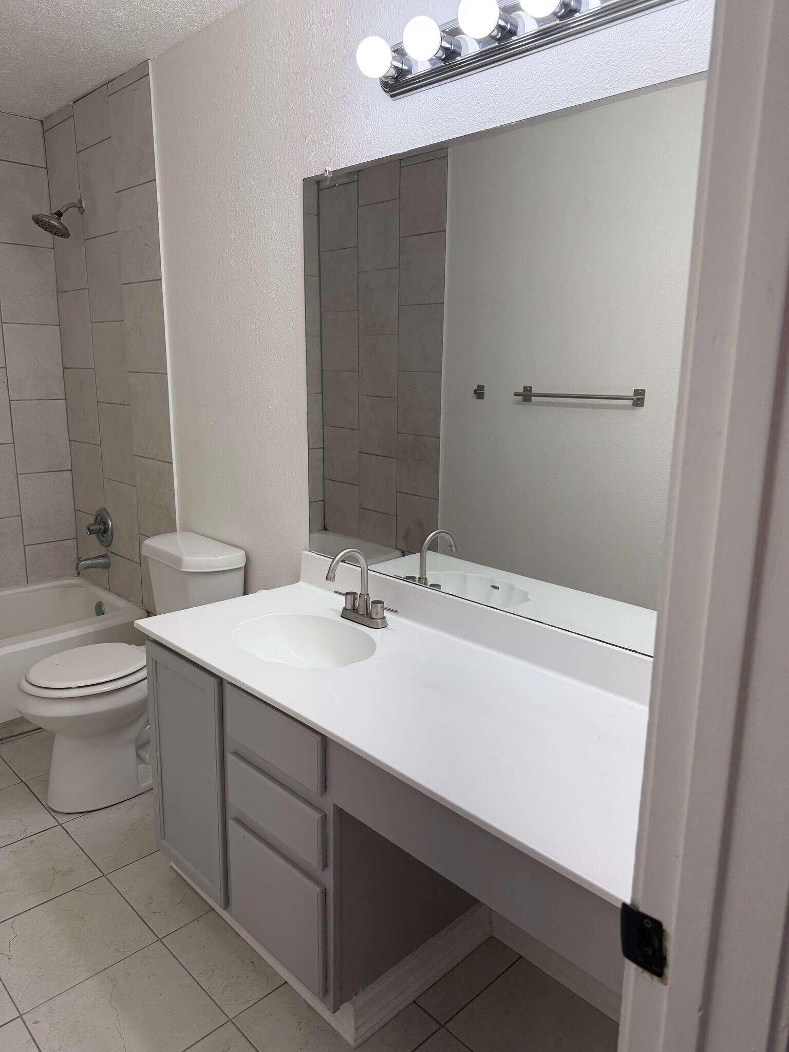 Guest bath - 9647 Orchid Mdws