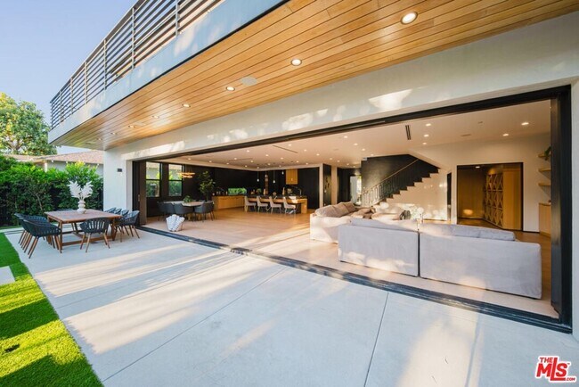 Building Photo - 5141 Varna Ave