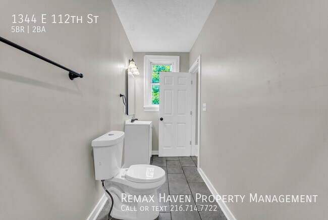 Building Photo - 1344 E 112th St