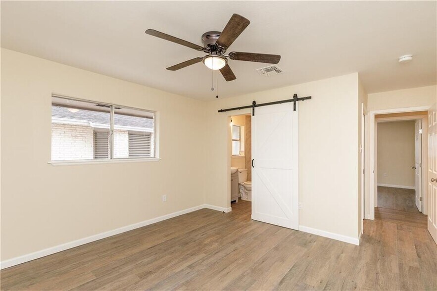 Building Photo - 3725 Kingston Dr