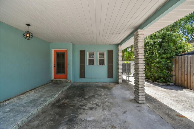 Building Photo - 610 Bosphorous Ave