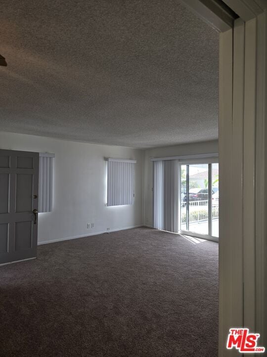 Building Photo - 6243 S Fairfax Ave