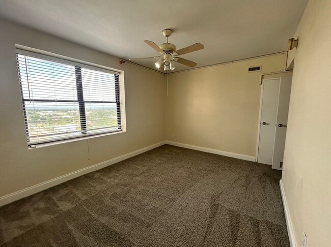 Building Photo - Charming Downtown Studio Apartment for Rent in City Place!