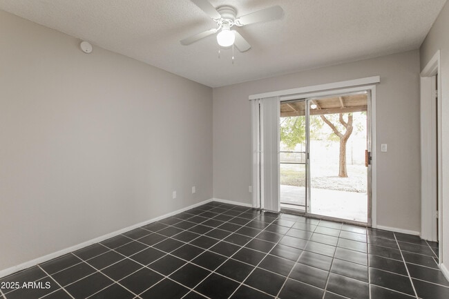 Building Photo - 7619 W Hope Dr