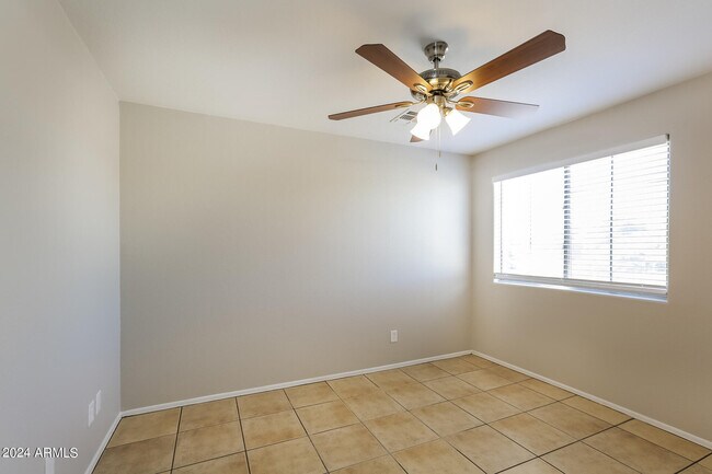Building Photo - 2843 S 63rd Ln