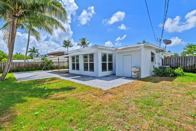 Building Photo - 921 SE 15th Ct