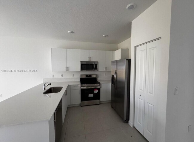 Building Photo - 120 SW 184th Way