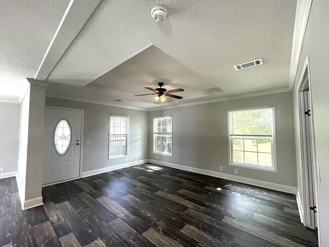 Building Photo - 36116 Plum Ave