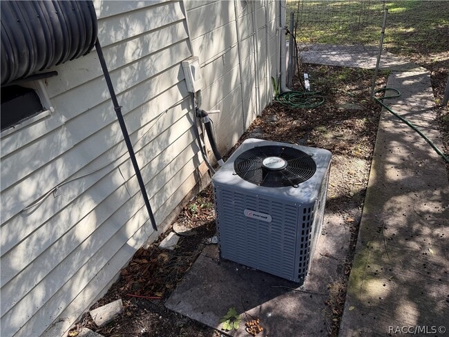 Building Photo - 7 N Jackson St