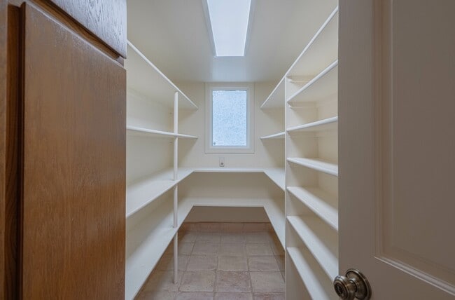 Building Photo - 4055 Sunset Ln