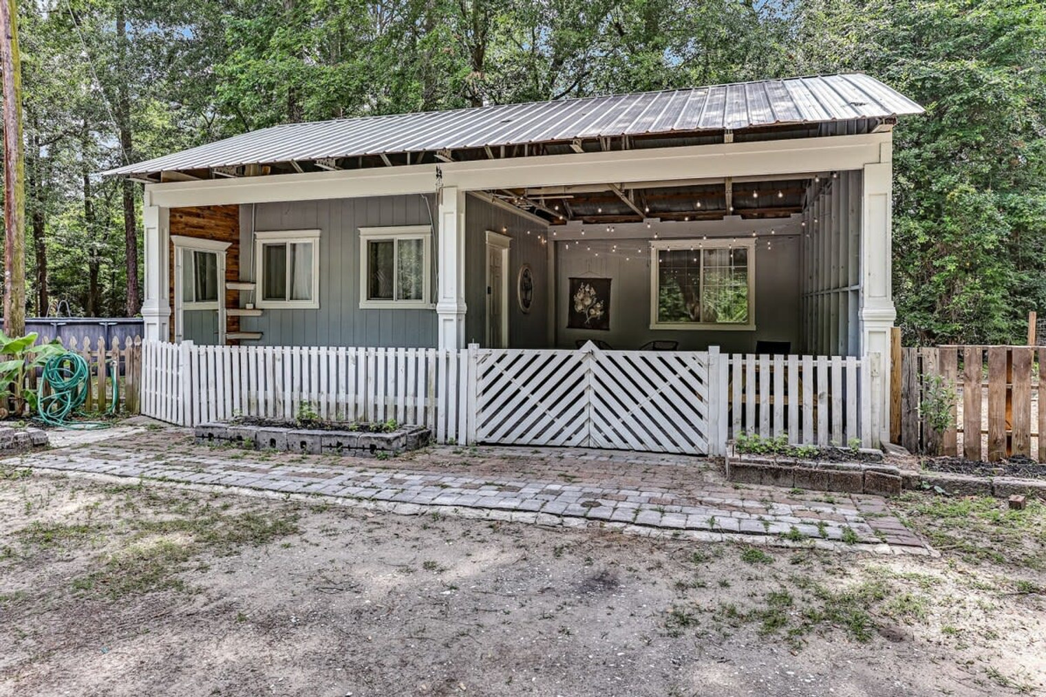 Building Photo - 561 Mendel Ave