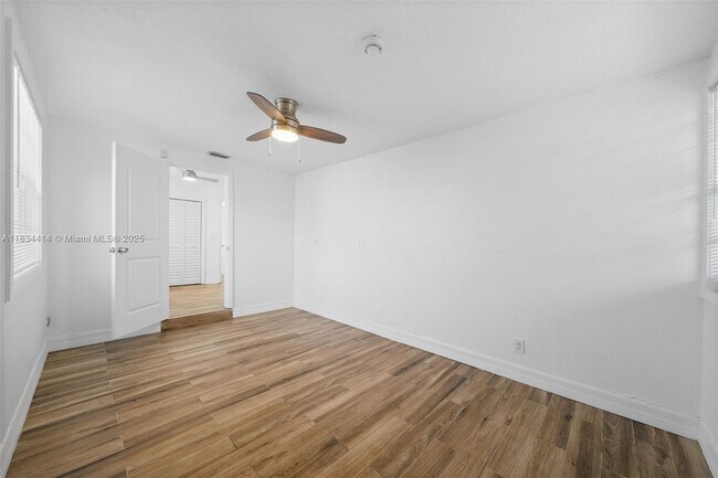 Building Photo - 6381 SW 39th St