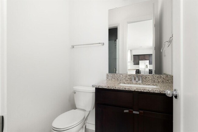 Building Photo - 1531 N Red Bud Ln