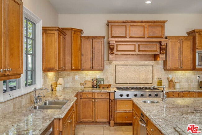 Building Photo - 25420 Prado De Azul
