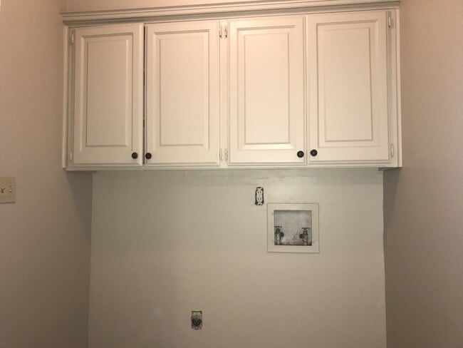 Building Photo - 2 bed, 1 bath duplex for rent in Moore nea...