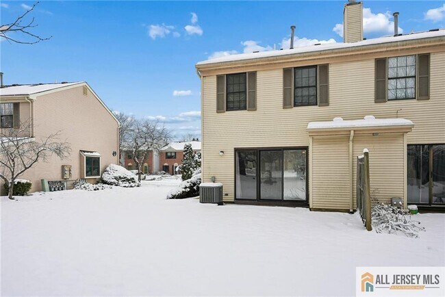 Building Photo - 8 Marsh Ct