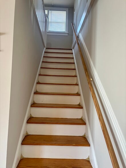 Building Photo - 2511 Charles St