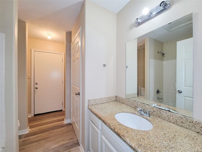 Building Photo - 12700 Royal Green Dr