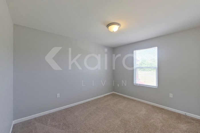 Building Photo - 305 Lumpkin Ln
