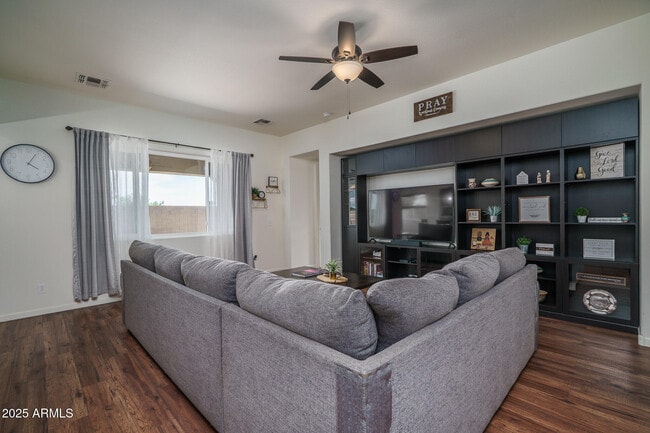 Building Photo - 14757 W Pasadena Ave