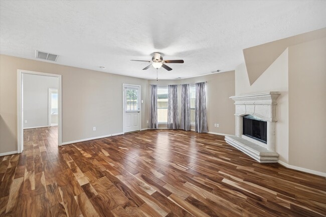 Building Photo - 2411 Lacyberry St