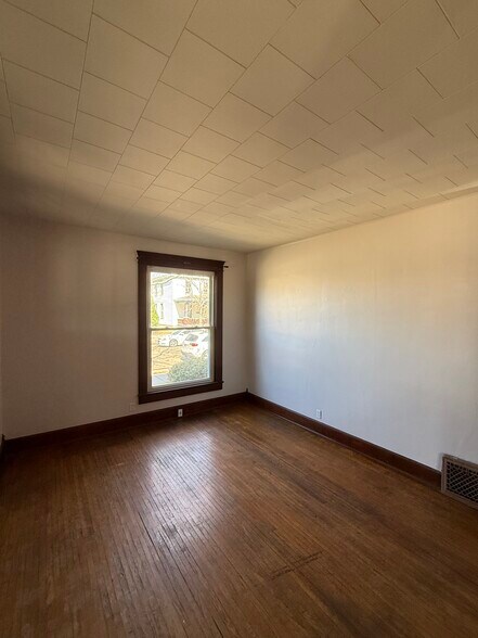 Building Photo - 315 N 10th St