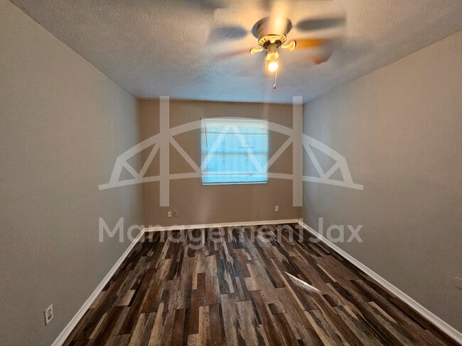 Building Photo - 7216 Ken Knight Dr W