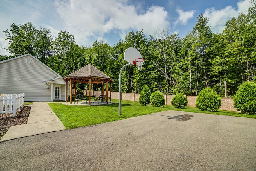 Madison Grove 331 Grove City Rd Slippery Rock PA 16057 Apartment Finder