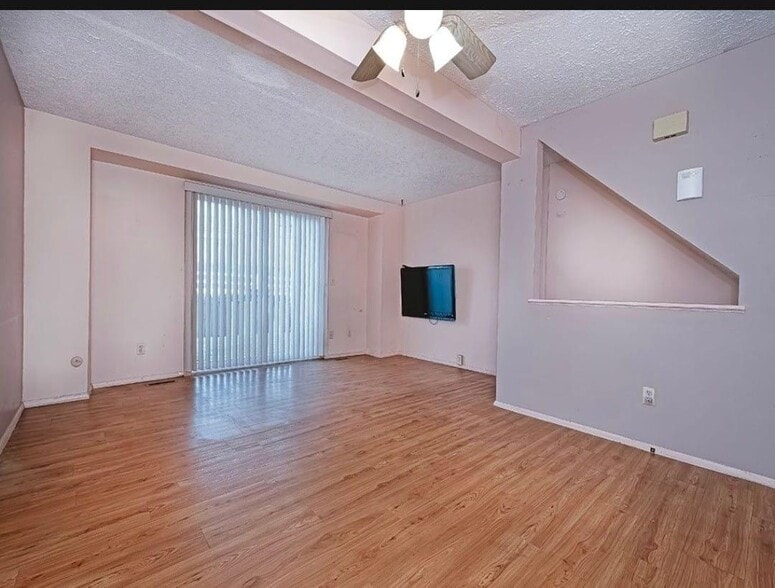 Building Photo - 1005 Cottonwood Ct