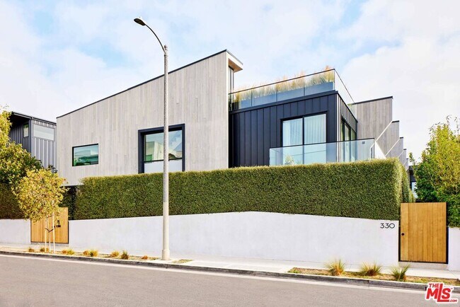 Building Photo - 330 Rennie Ave