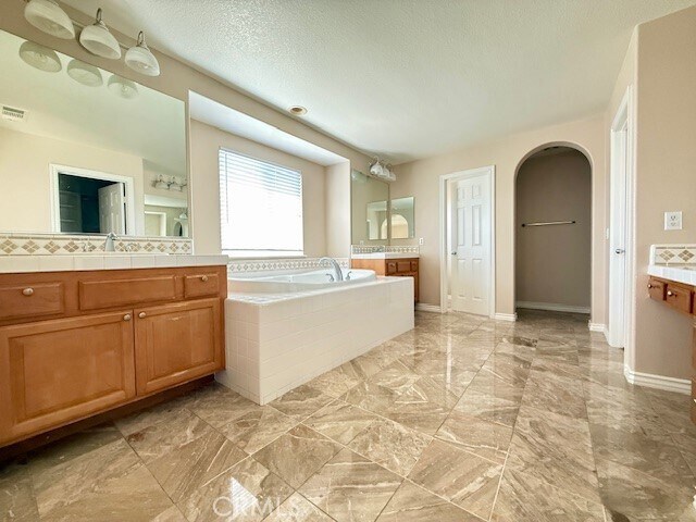 Building Photo - 12553 Winery Dr