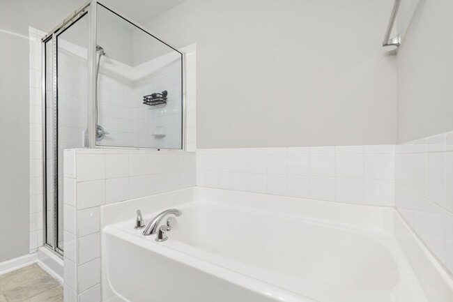 Building Photo - Beautifully Updated 3-Bedroom Townhome Nea...